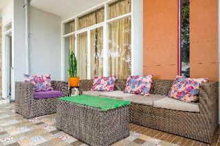 Oyo 2376 Tiara Family Residence