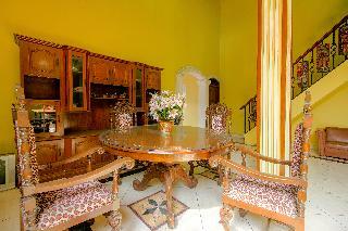 Oyo 1770 Hotel Mawar Saron 2