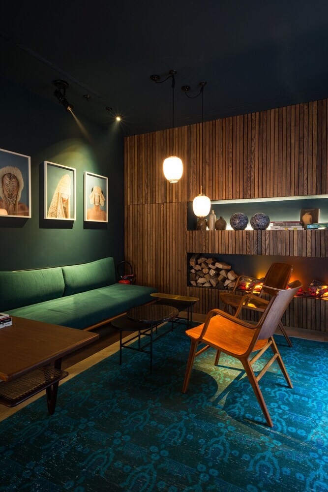 Coq Hotel (community Of Quality)