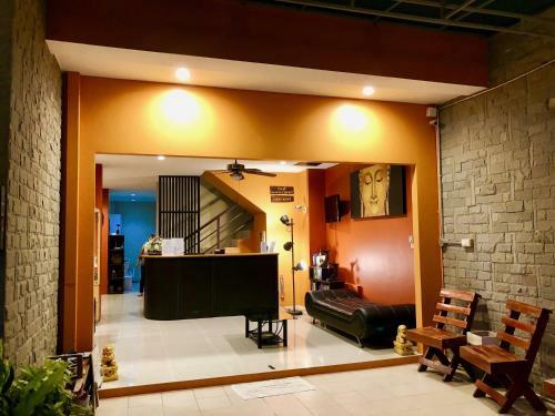 Hostal Baan Oui Guest House