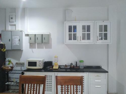 Hostal Baan Oui Guest House