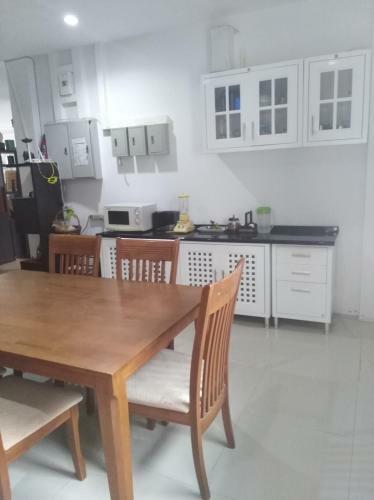 Hostal Baan Oui Guest House