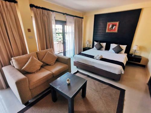 Hotel Enjoy's Beach House Karon