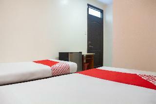 Hotel Oyo 153 Monclaire Suites