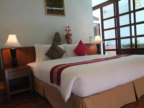 Samui Island Beach Resort & Hotel