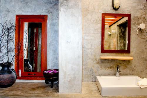 Samui Island Beach Resort & Hotel