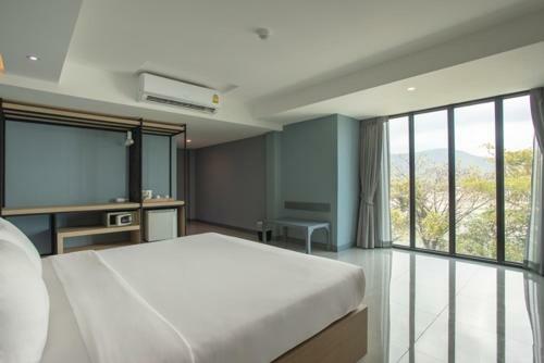 Nora Lake View Hotel