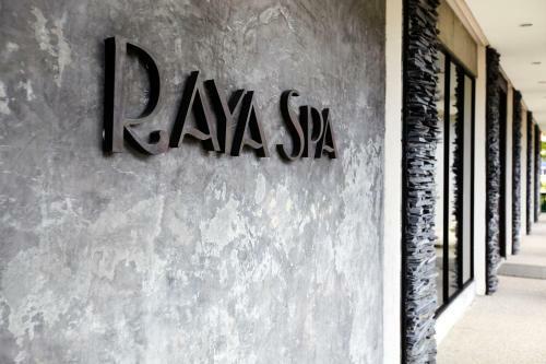 Hotel Sareeraya Villas & Suites