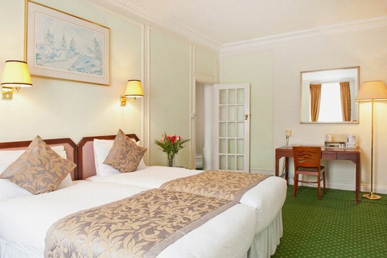 Hotel Astor Court