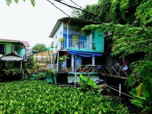 Hostal Phiman Riverview Guesthouse