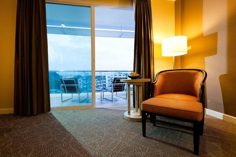 Hotel Royal Princess Larn Luang