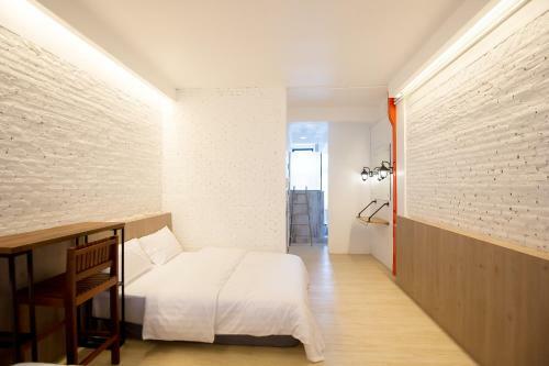 Glur Bangkok Hostel & Coffee Bar