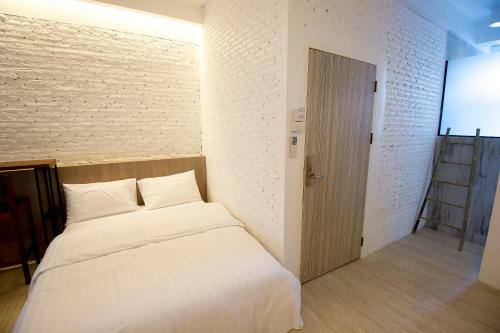 Glur Bangkok Hostel & Coffee Bar