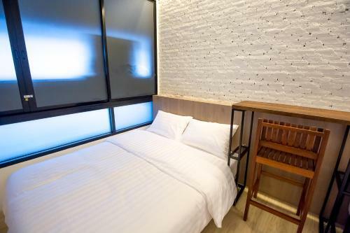 Glur Bangkok Hostel & Coffee Bar