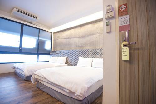 Glur Bangkok Hostel & Coffee Bar