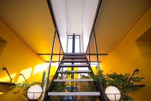 Glur Bangkok Hostel & Coffee Bar