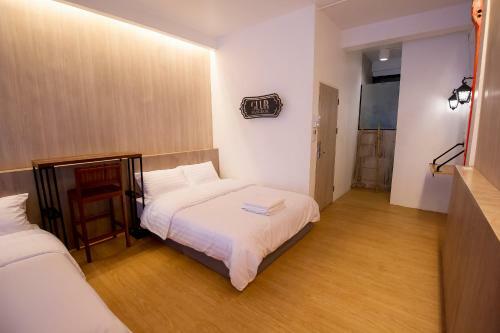 Glur Bangkok Hostel & Coffee Bar