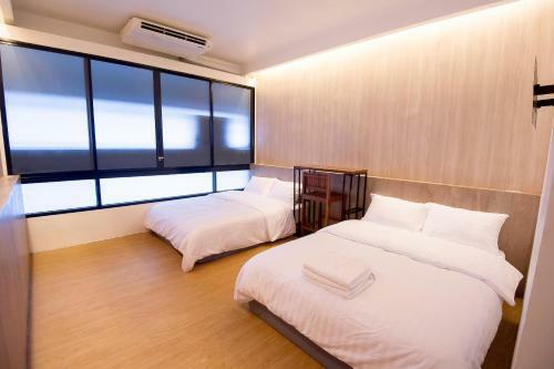 Glur Bangkok Hostel & Coffee Bar