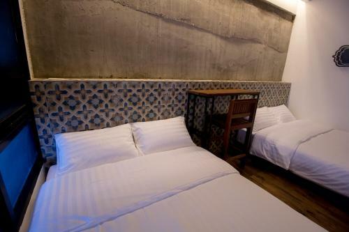 Glur Bangkok Hostel & Coffee Bar