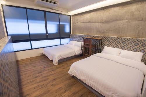 Glur Bangkok Hostel & Coffee Bar