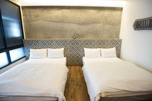 Glur Bangkok Hostel & Coffee Bar