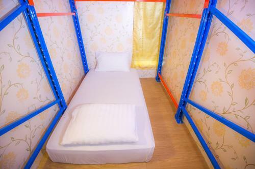 Glur Bangkok Hostel & Coffee Bar