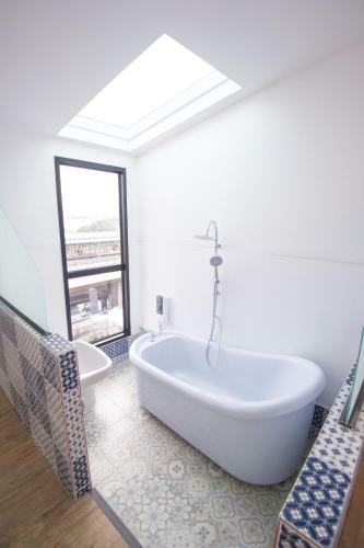 Glur Bangkok Hostel & Coffee Bar