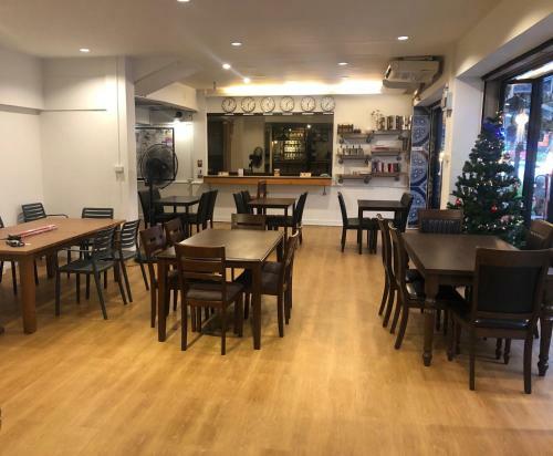 Glur Bangkok Hostel & Coffee Bar