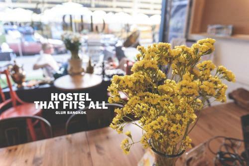 Glur Bangkok Hostel & Coffee Bar