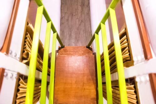Glur Bangkok Hostel & Coffee Bar
