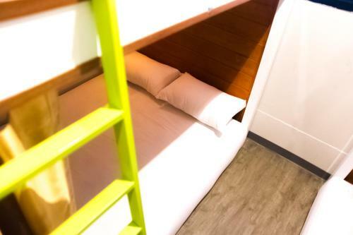 Glur Bangkok Hostel & Coffee Bar