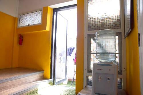 Glur Bangkok Hostel & Coffee Bar