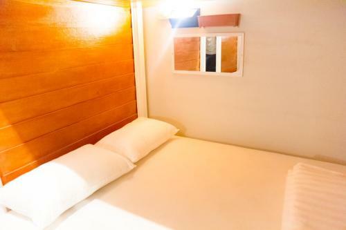 Glur Bangkok Hostel & Coffee Bar