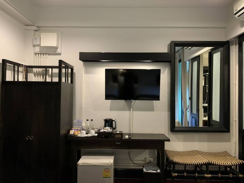 99 The Gallery Hotel