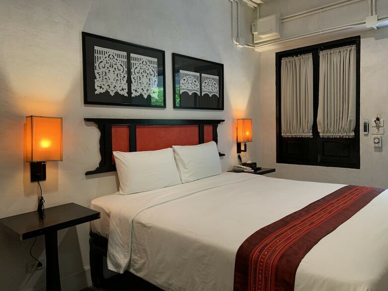 99 The Gallery Hotel
