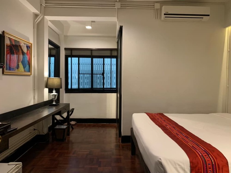 99 The Gallery Hotel