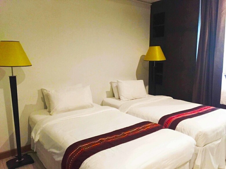 99 The Gallery Hotel