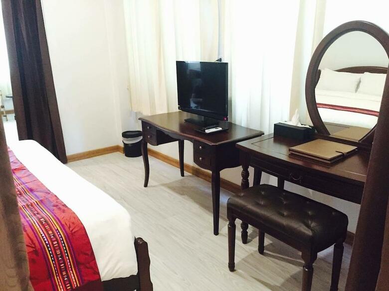 99 The Gallery Hotel