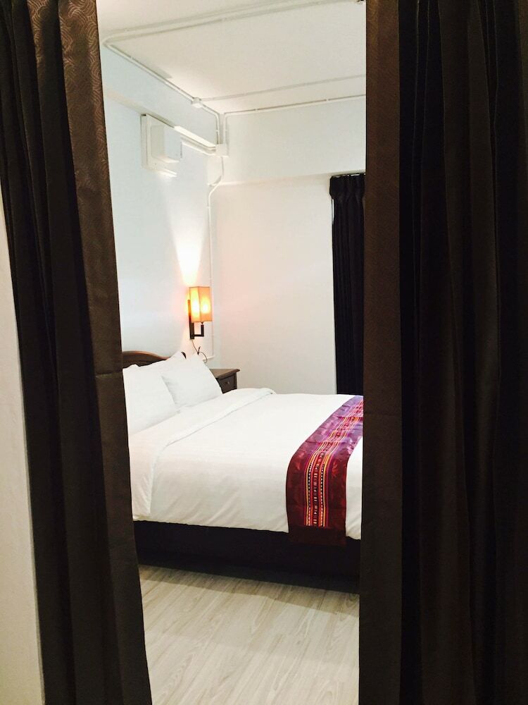 99 The Gallery Hotel