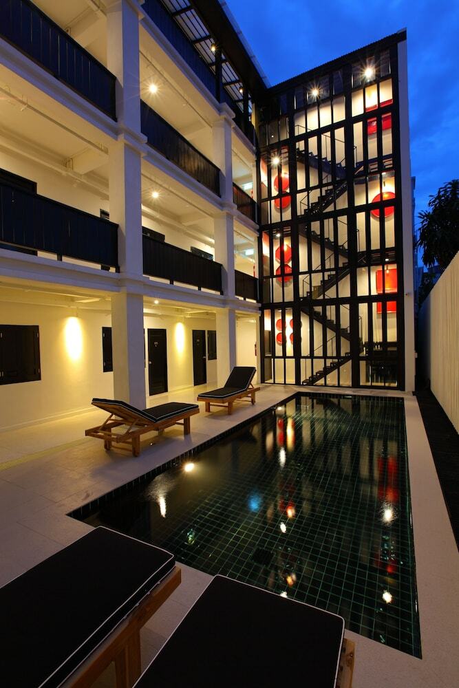 99 The Gallery Hotel