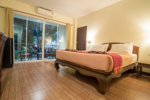 Riverside House Bed & Breakfast