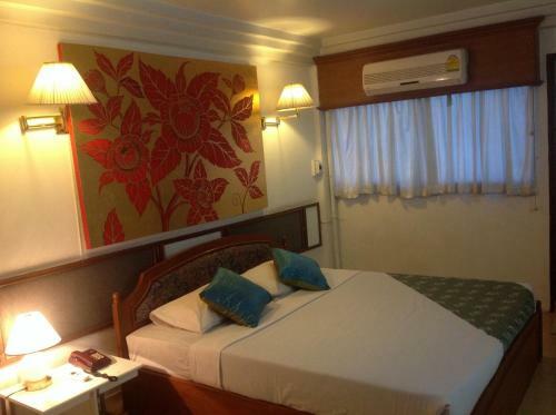 Highway Hotel