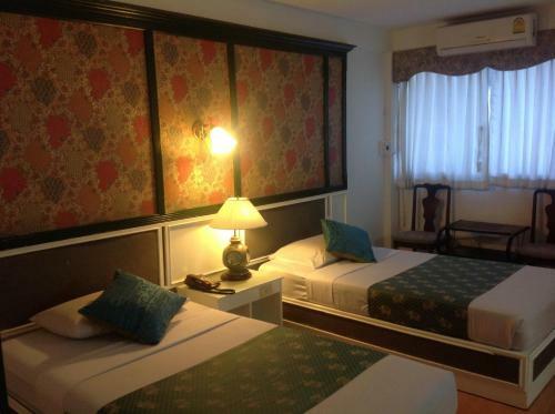 Highway Hotel