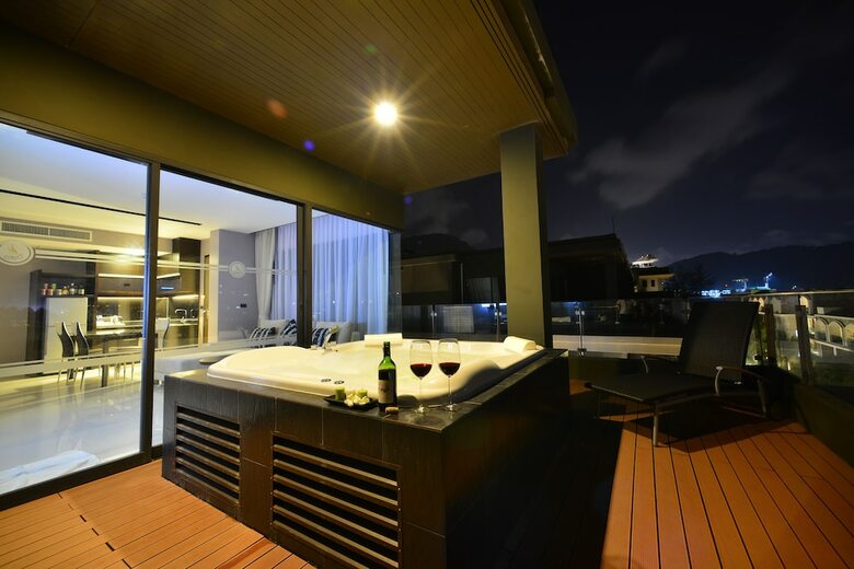 Hotel The Charm Resort Phuket