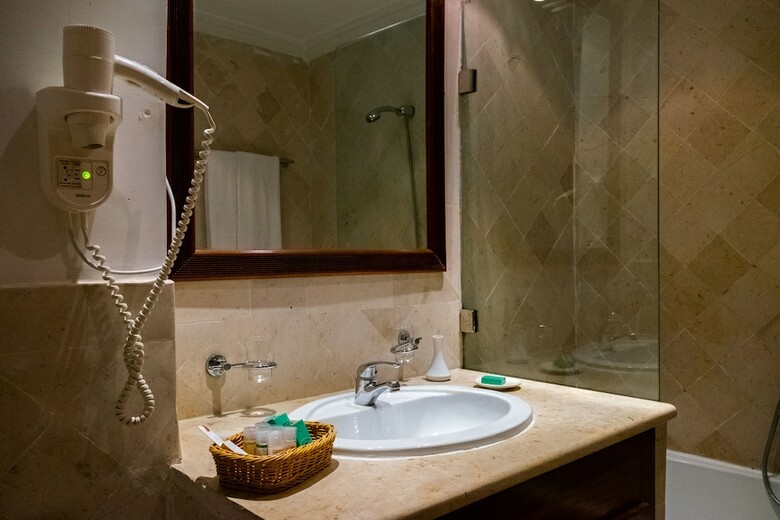 Hotel The Orangers Beach Resort And Bungalows