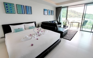 Hotel Absolute Twin Sands Resort & Spa