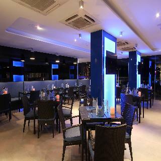 Hotel Absolute Twin Sands Resort & Spa