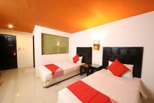 Hostal Patong Station House
