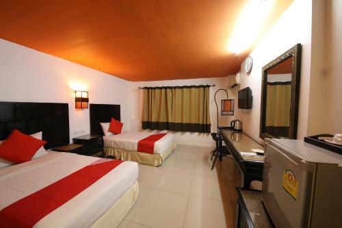 Hostal Patong Station House