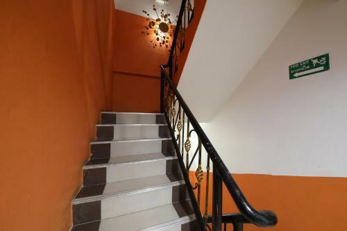 Hostal Patong Station House